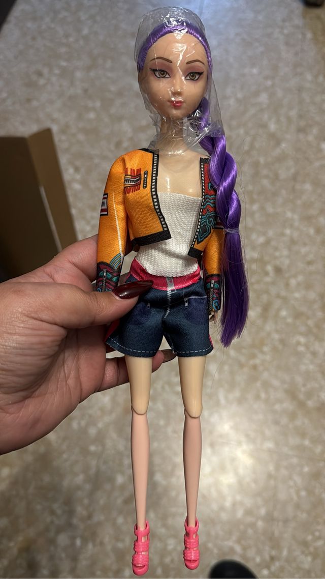Muñeca K-pop estilo urbano