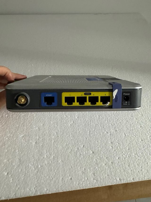Router Linksys WRT54G3G-EM + mini rack