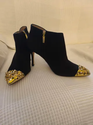 Botines Zara Piel Tachuelas Doradas