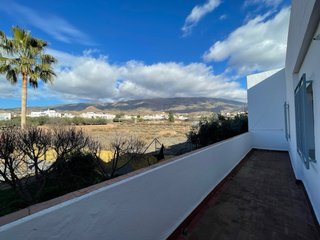 PARTICULAR Casa en Berja sobre local con terraza