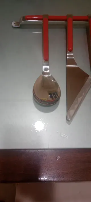 Set mestoli cucina rossi e argento in acciaio