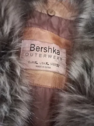 Cazadora polipiel camel Bershka XL