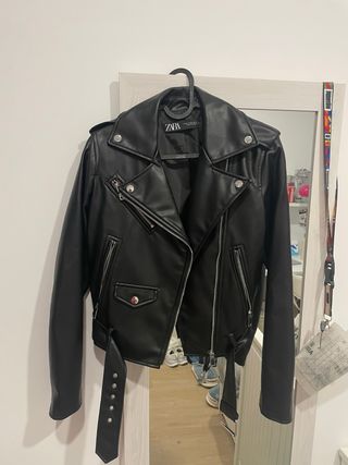 Chaqueta Zara cuero negra