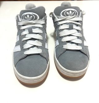 Zapatillas Adidas grises y blancas