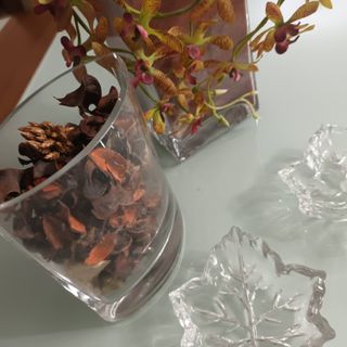 2 JARRONES decorativos. Cristal.