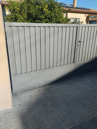 Ocasión!Puerta peatonal y doble prta.coche.
