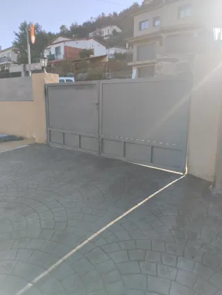 Ocasión!Puerta peatonal y doble prta.coche.