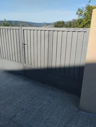 Ocasión!Puerta peatonal y doble prta.coche.