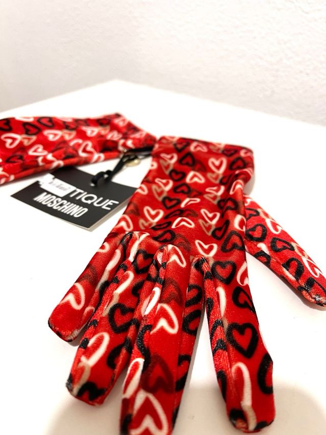 Guantes Moschino