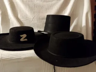 Lote pelucas y gorros disfraz