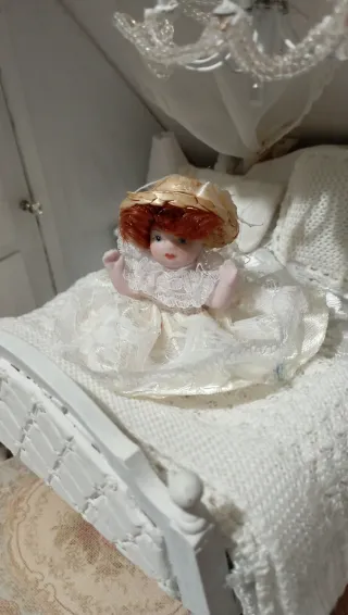 Bambola porcellana casa bambole