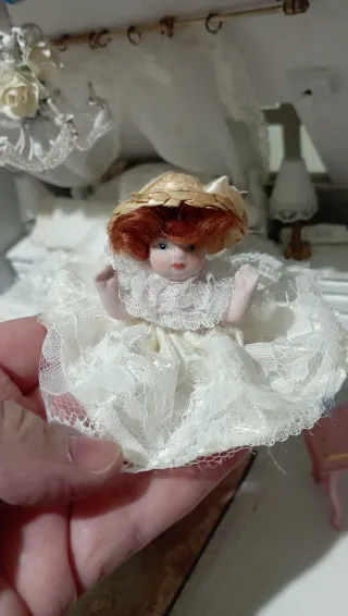 Bambola porcellana casa bambole