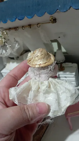 Bambola porcellana casa bambole