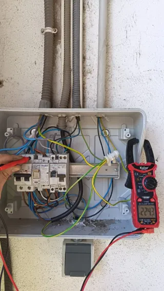 Electricista de baja tención