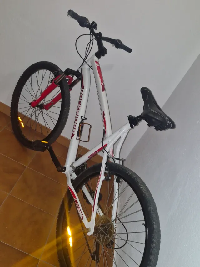Bicicleta Rockrider Blanca y Roja