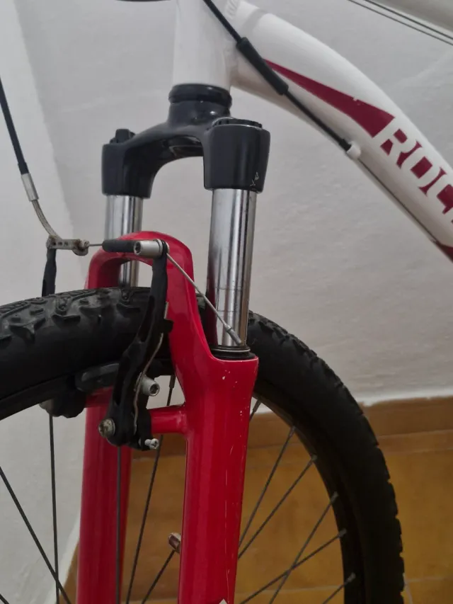 Bicicleta Rockrider Blanca y Roja