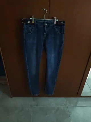 Pantalón vaquero mujer con bordado floral