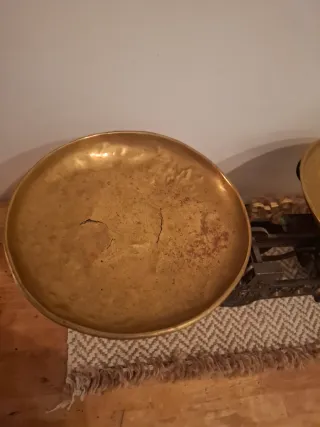 Báscula antigua de latón y hierro