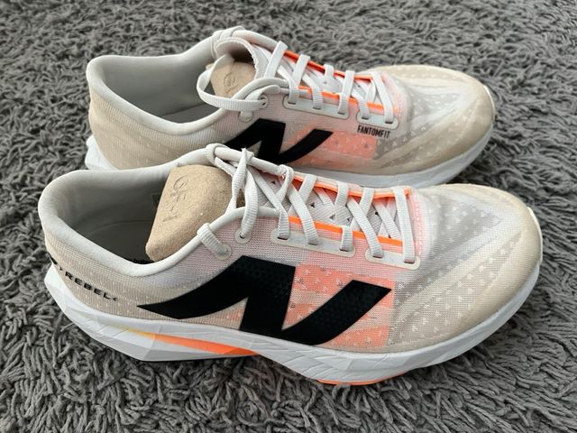 New Balance Rebel V4 Talla 43 Beige/Naranja