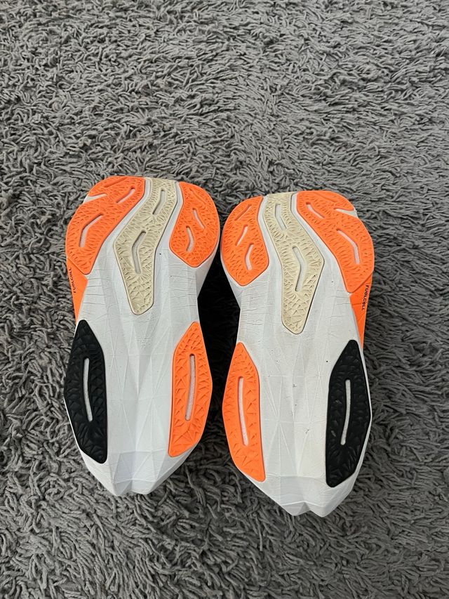 New Balance Rebel V4 Talla 43 Beige/Naranja