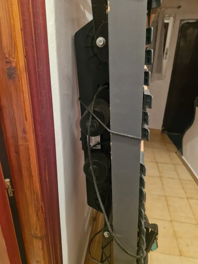 Cama ortopédica de madera y metal