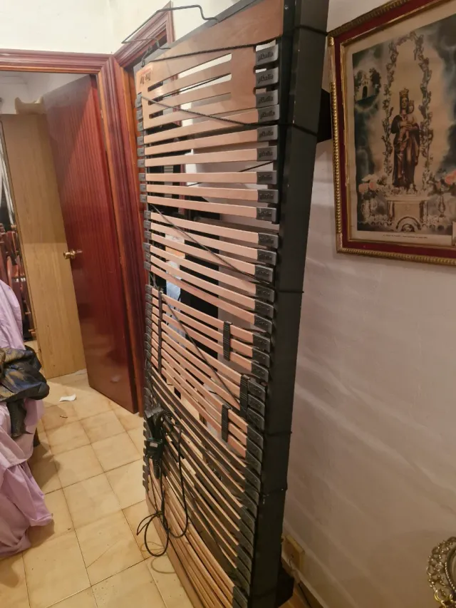 Cama ortopédica de madera y metal