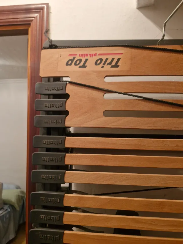 Cama ortopédica de madera y metal