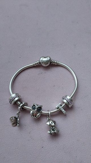 Pulsera Pandora Corazón y Charms