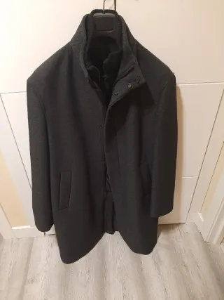Abrigo de caballero gris sin usar