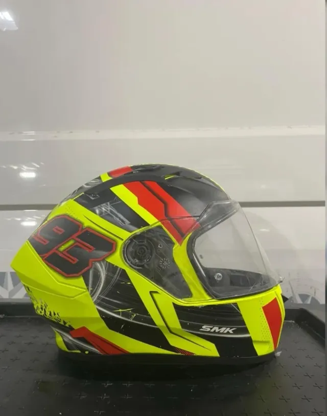 Casco de moto SMK 93