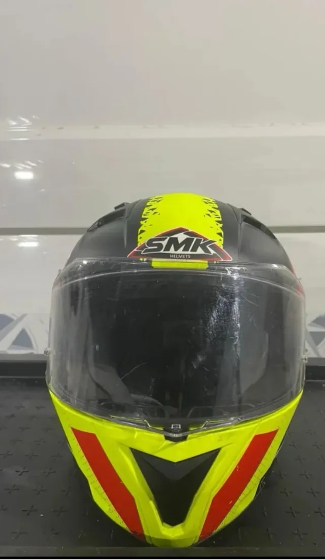 Casco de moto SMK 93