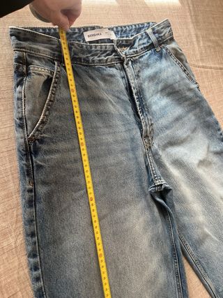 Pantalón vaquero Bershka azul desgastado