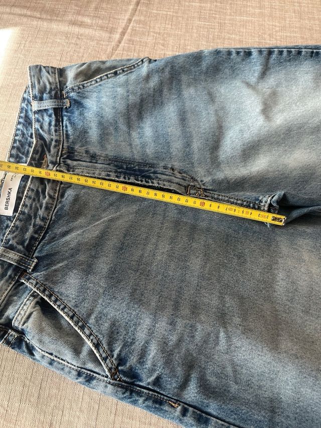 Pantalón vaquero Bershka azul desgastado