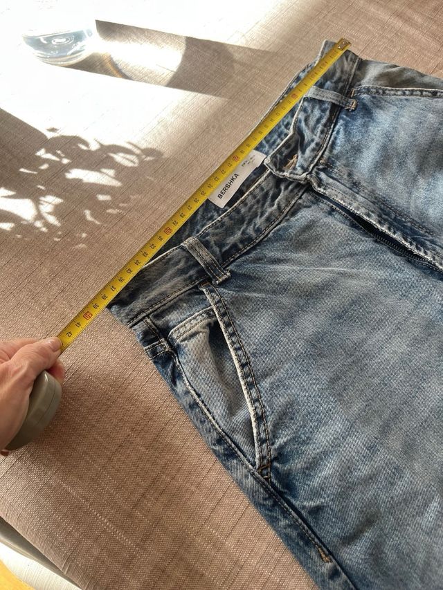Pantalón vaquero Bershka azul desgastado