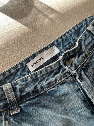 Pantalón vaquero Bershka azul desgastado