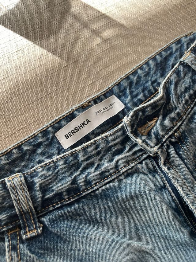 Pantalón vaquero Bershka azul desgastado