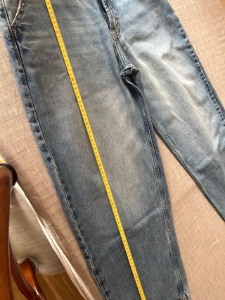 Pantalón vaquero Bershka azul desgastado