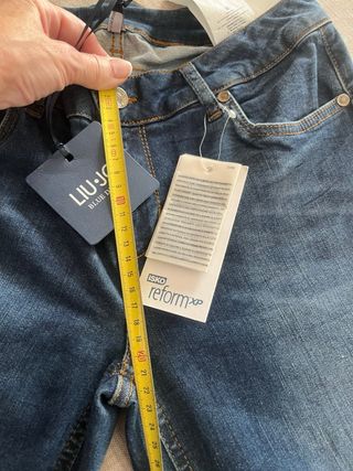 Pantalón vaquero Bershka azul desgastado