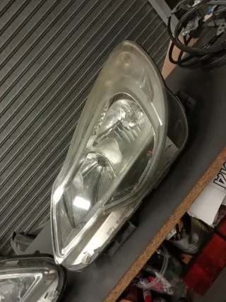 Faros delanteros Opel Corsa