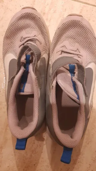 Zapatillas Nike rosa y gris