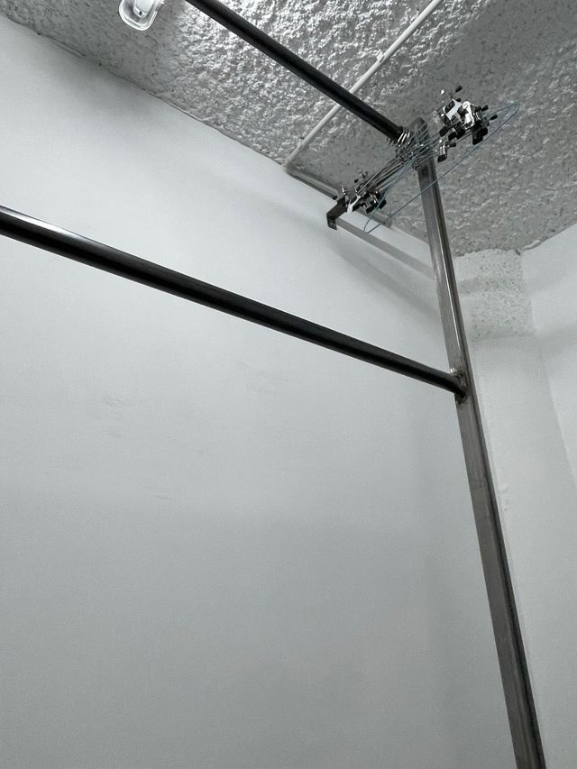 Perchero de metal o estructura de metal