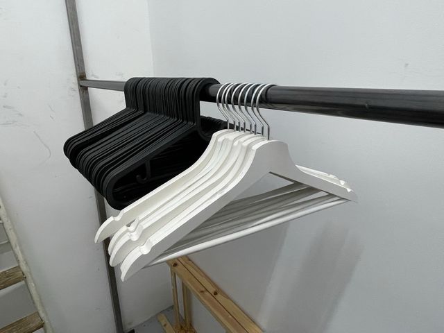 Perchero de metal o estructura de metal