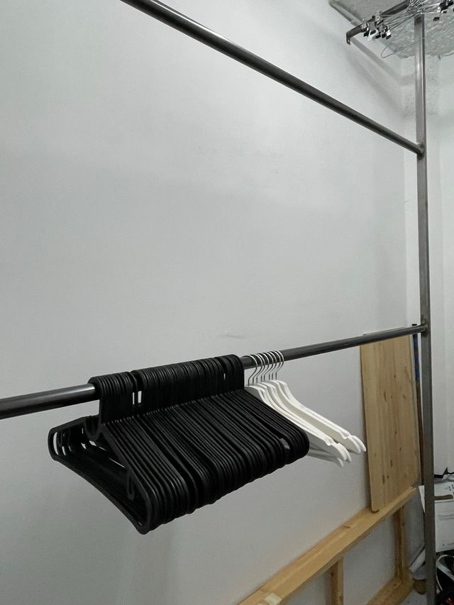 Perchero de metal o estructura de metal