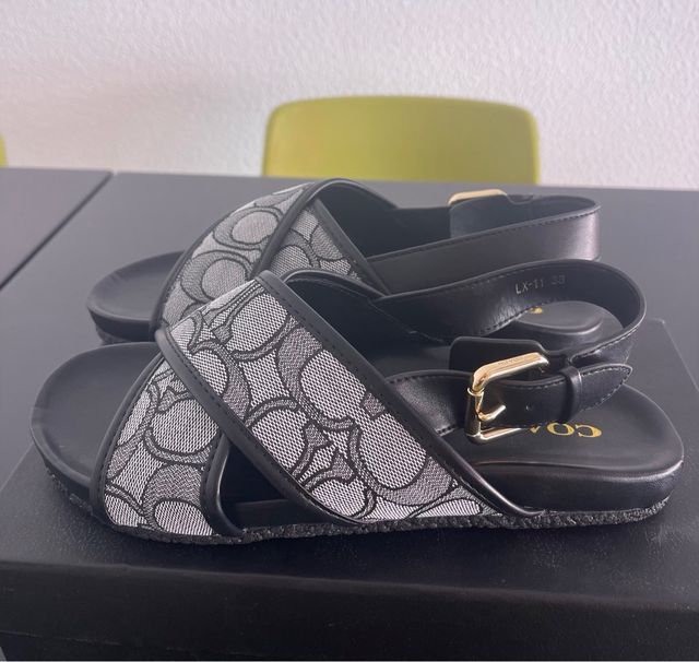 Sandalias Coach