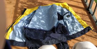 Chubasquero Lacoste Vintage Azul y Amarillo