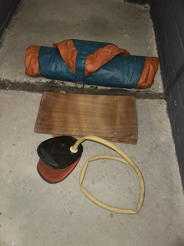 Barca hinchable naranja y azul