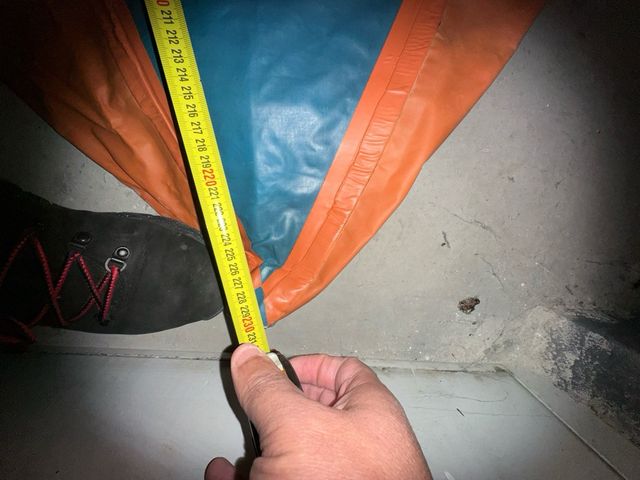 Barca hinchable naranja y azul