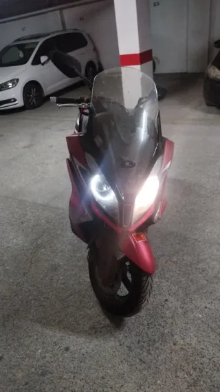 Kymco Superdink 350i Roja