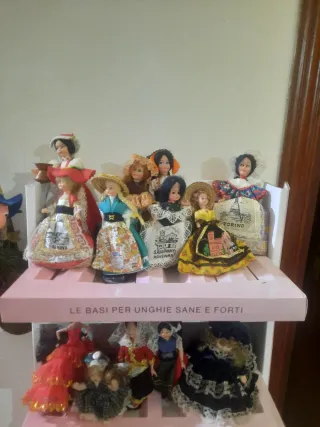 Set bambole in ceramica. 23 pezzi