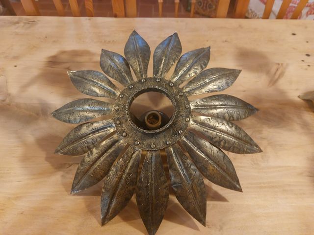 Lámpara de metal estilo flor dorada/plateada